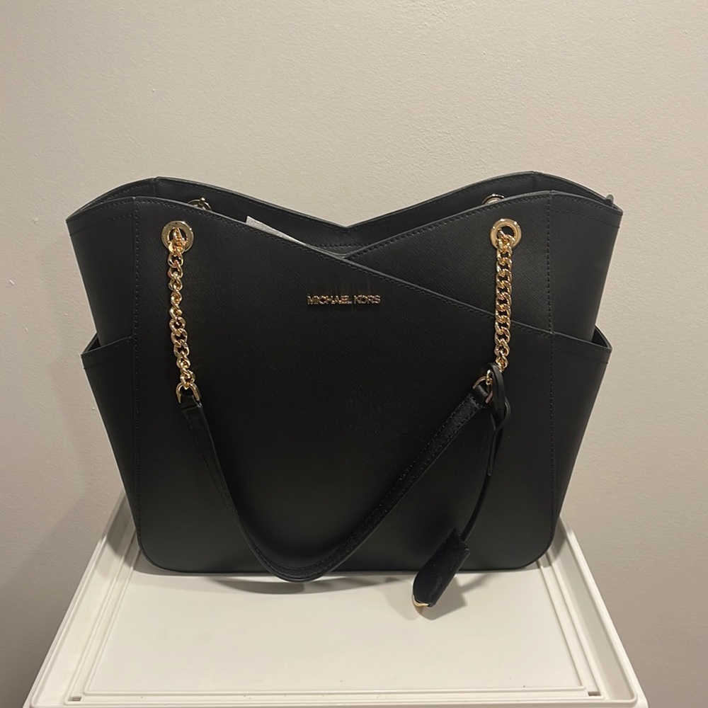 Jet Set Large Saffiano Leather Shoulder Bag